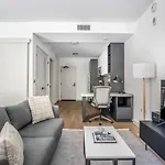 Hollywood Studio W Concierge Pool Nr Shops Lax-1089
